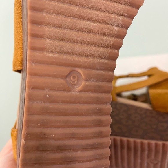 BOUTIQUE BY CORKYS Sandal 9 Leopard Wedge Buckle Suede Leather Open Toe Brown - Picture 9 of 9